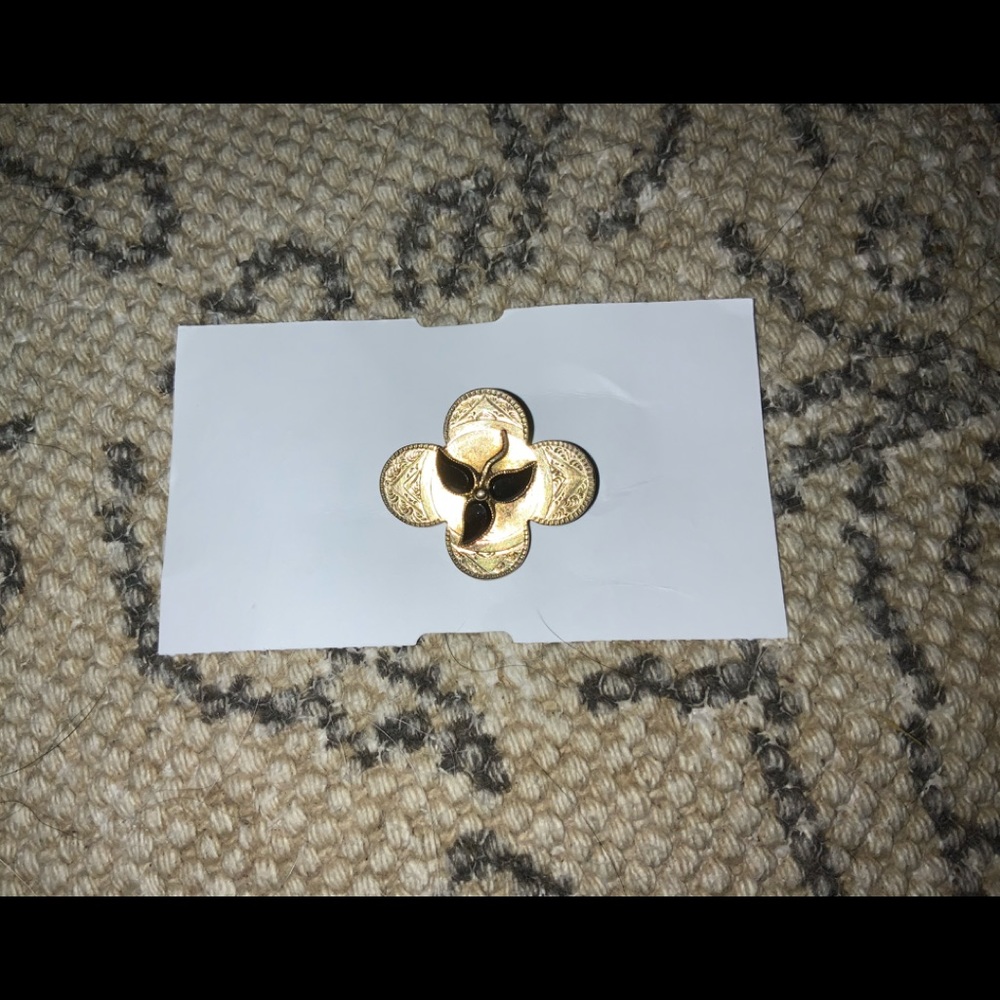 18k yellow gold vintage pin/brooch w/black stone.